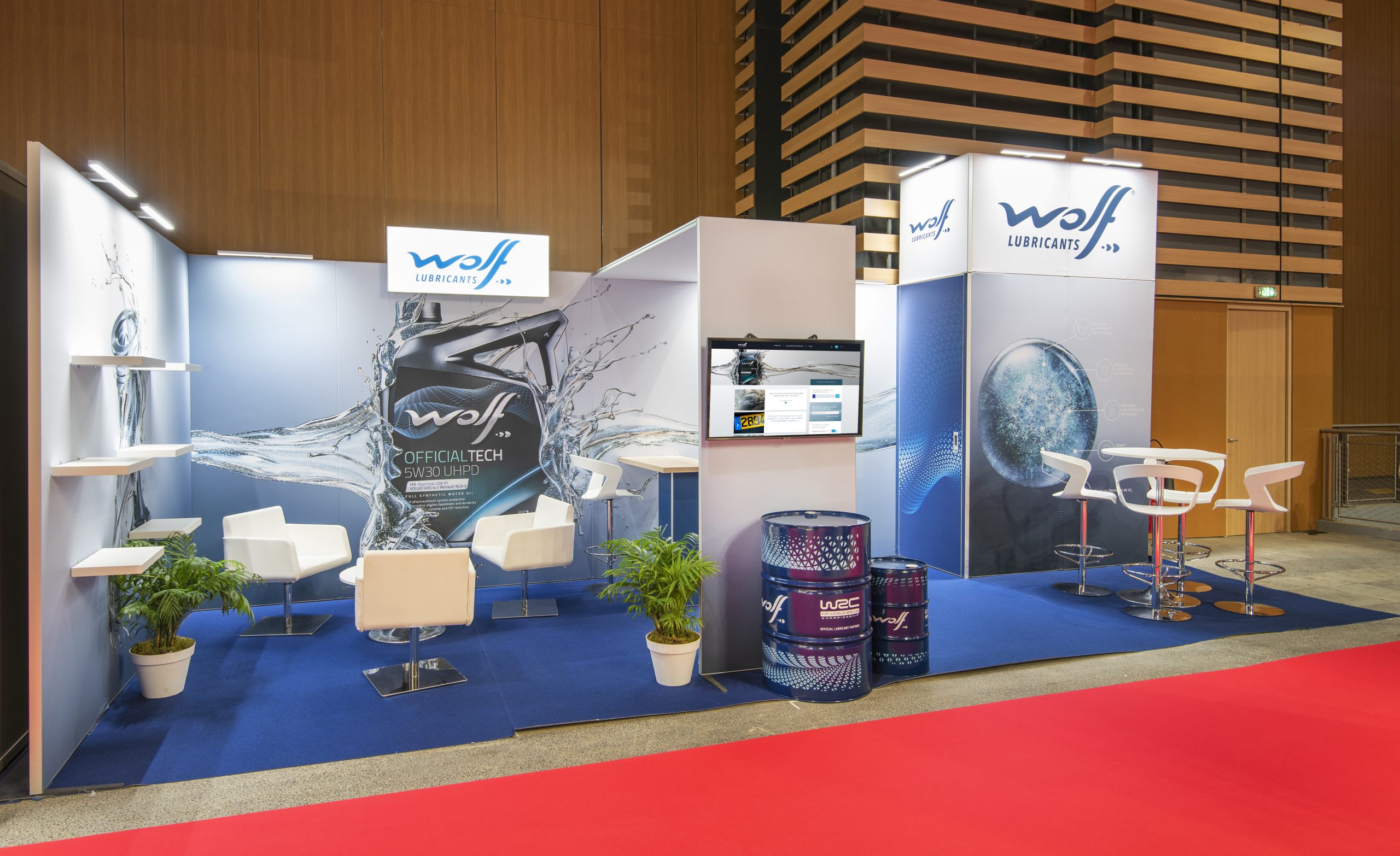 STAND WOLF OIL SALON SOLUTRANS