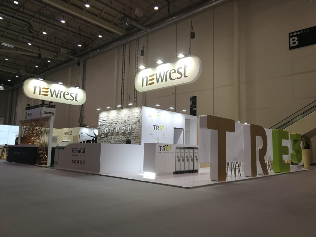 STAND NEWREST SALON WTCE