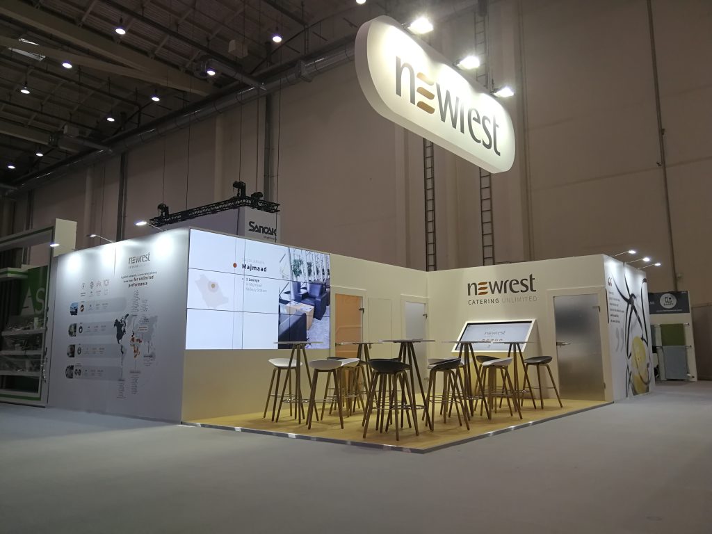 STAND NEWREST SALON WTCE