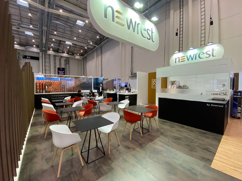 STAND NEWREST SALON WTCE