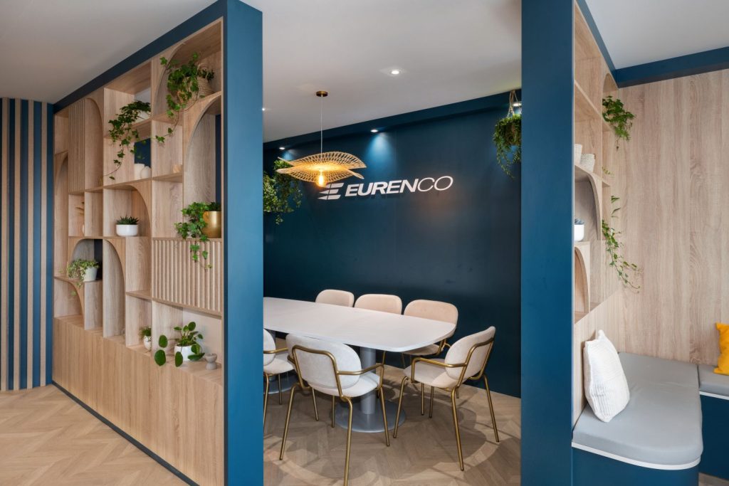 Chalet premium sur-mesure pour Eurenco : vue sur la salle de réunion