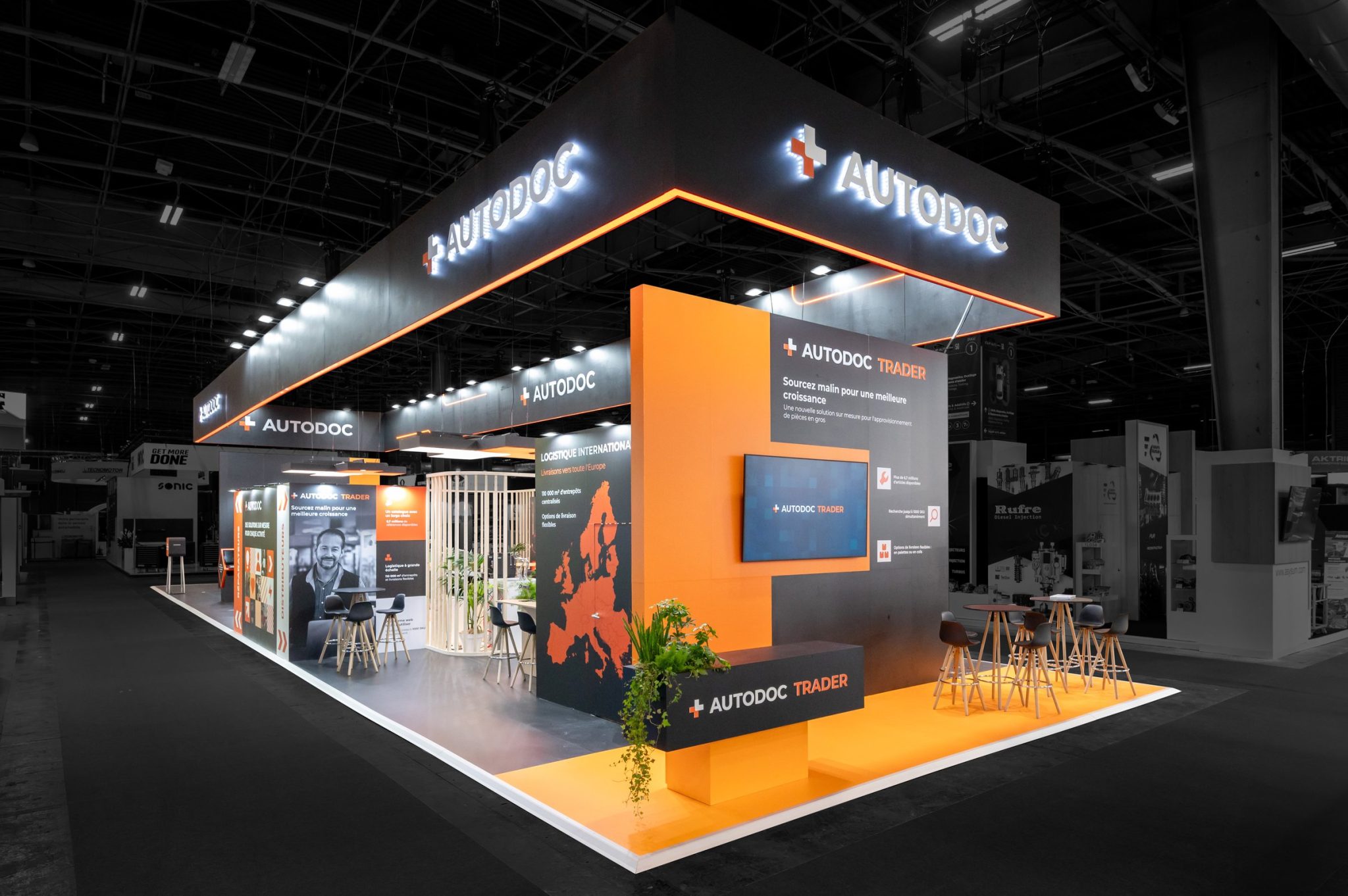 Overall photo of the booth created by R2 Stand for Autodoc at the Equipauto trade show, featuring the imposing high-sign
