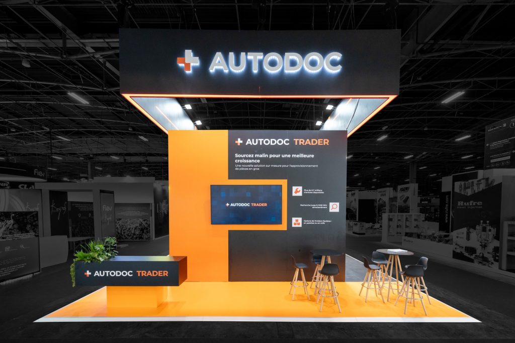 Front view of the custom-built stand created by R2 Stand for Autodoc at the Equipauto trade show, highlighting its island positioning for maximum visibility.
