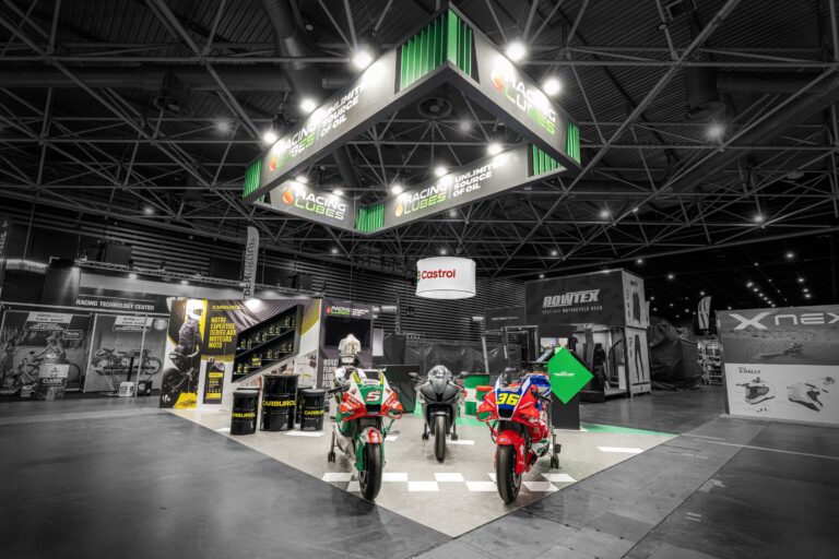 2026 photo stand racing lubes salon du 2 roues vue angle principal